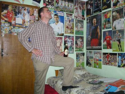 Väggarna i vårt rum i Lviv var tapetserade med fotbollsstjärnor.